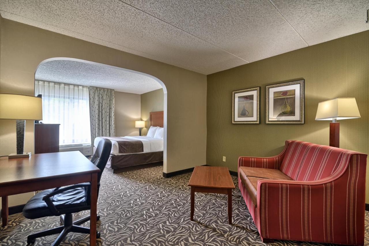 Clarion Inn & Suites - University Area Cortland Extérieur photo