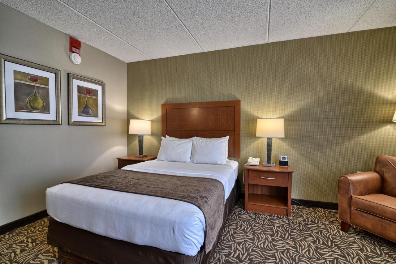 Clarion Inn & Suites - University Area Cortland Extérieur photo