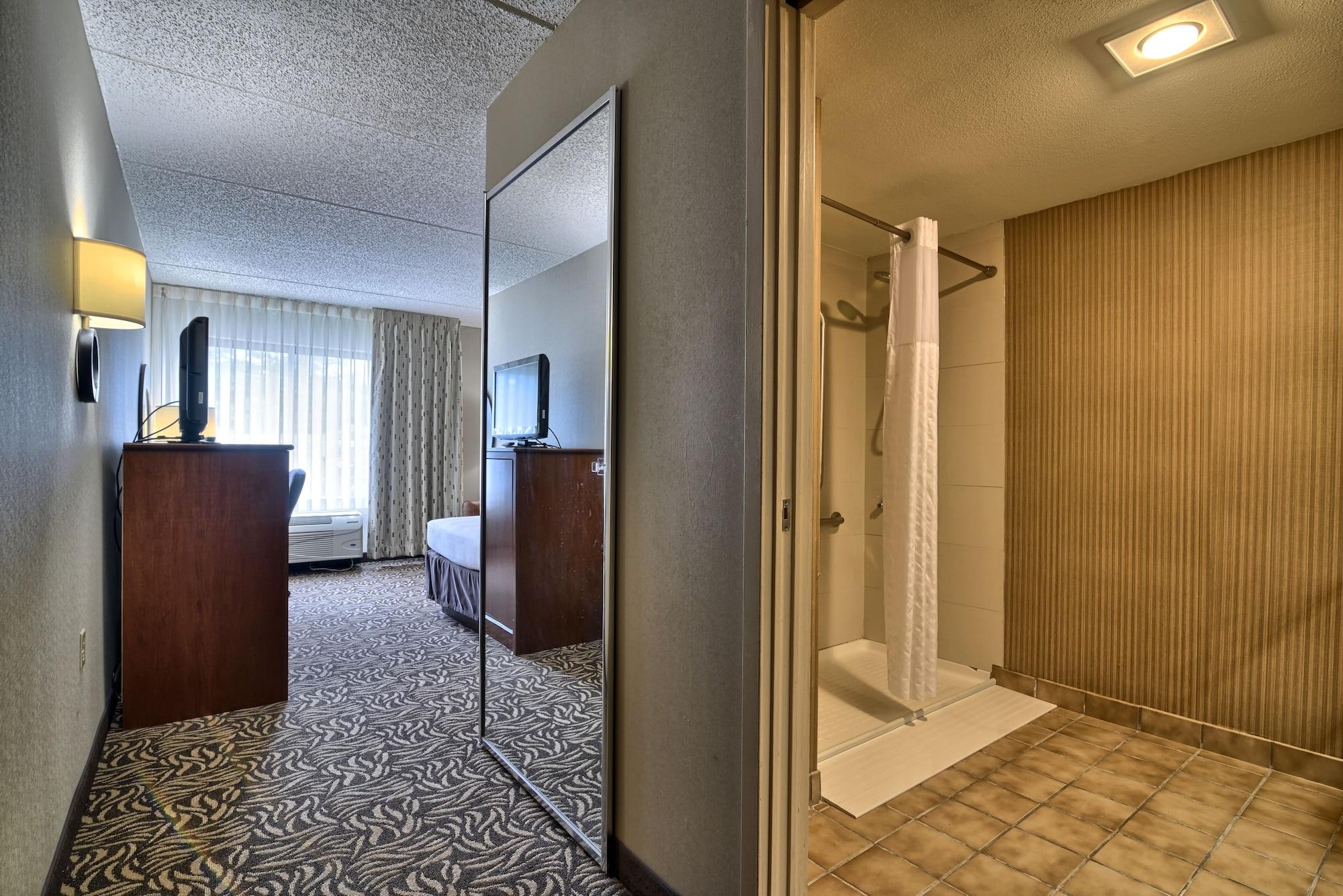 Clarion Inn & Suites - University Area Cortland Extérieur photo