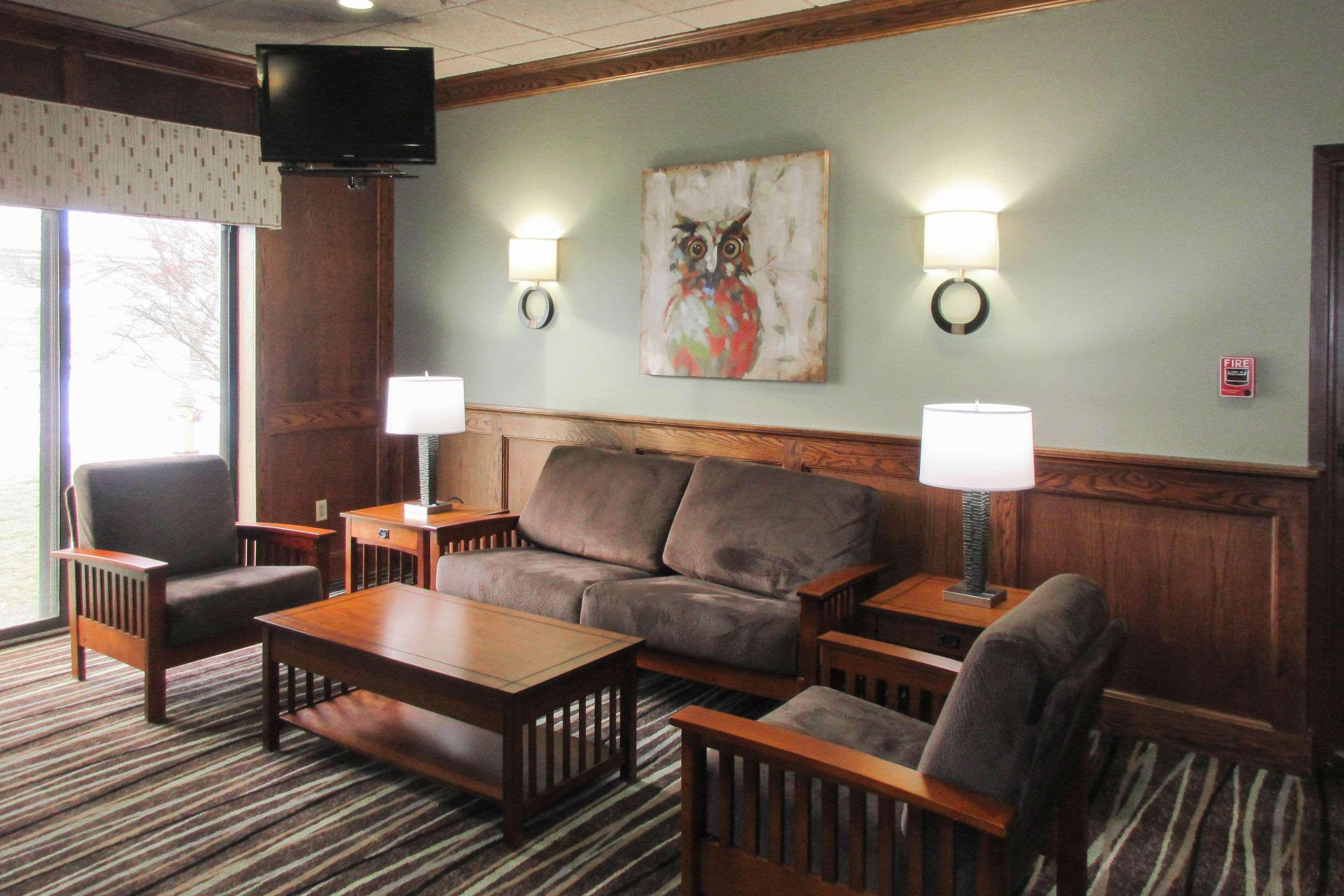 Clarion Inn & Suites - University Area Cortland Extérieur photo