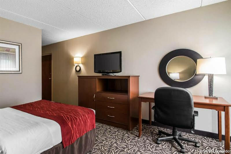 Clarion Inn & Suites - University Area Cortland Extérieur photo