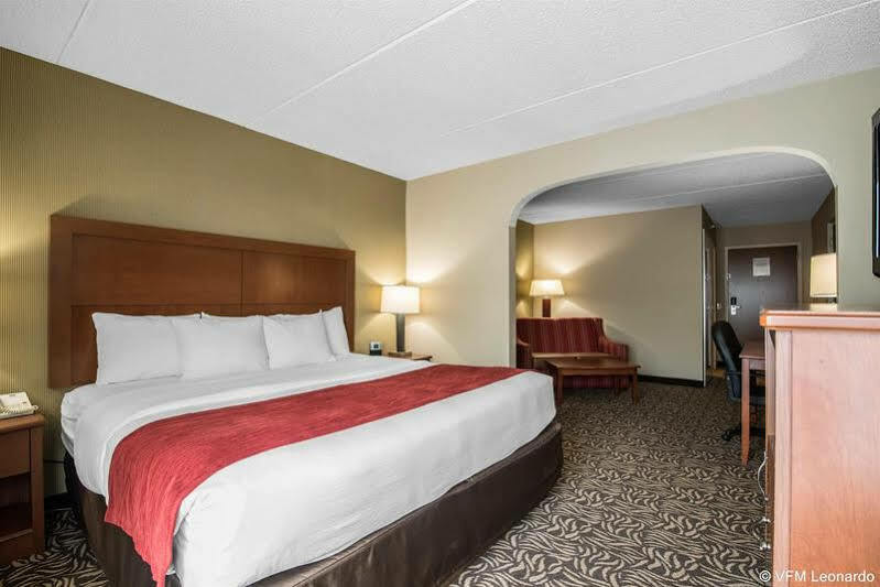 Clarion Inn & Suites - University Area Cortland Extérieur photo